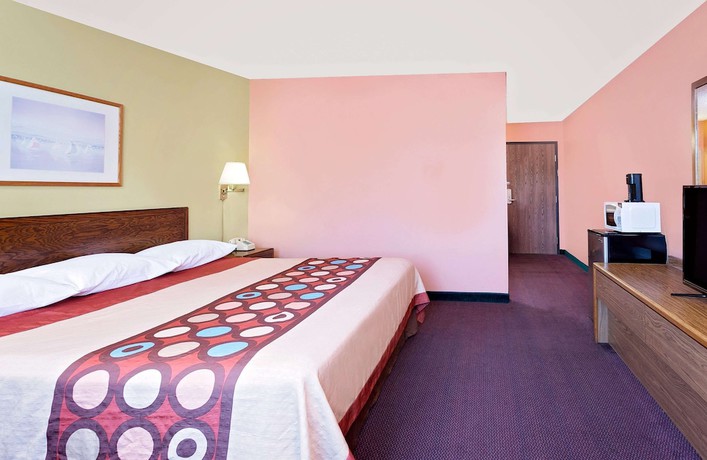 Imagen de la habitación del Hotel Super 8 By Wyndham Sturgeon Bay. Foto 2