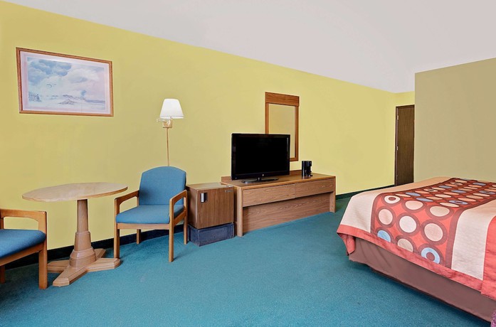 Imagen de la habitación del Hotel Super 8 By Wyndham Sturgeon Bay. Foto 3