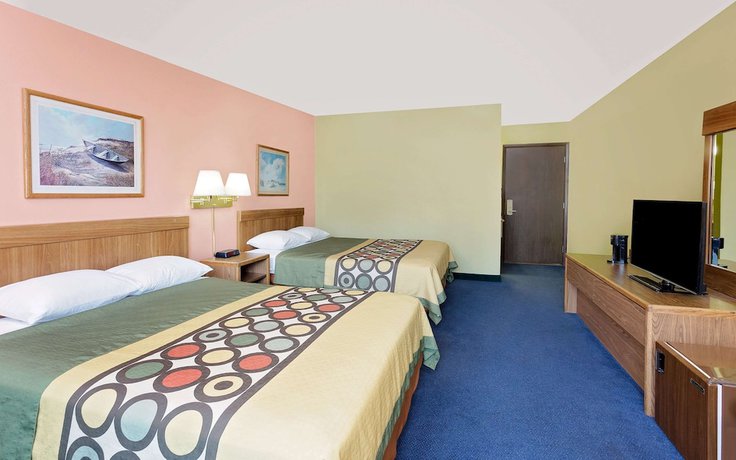 Imagen de la habitación del Hotel Super 8 By Wyndham Sturgeon Bay. Foto 7