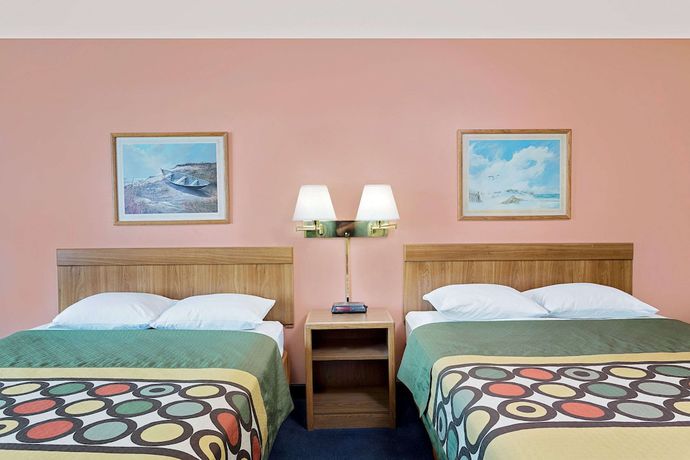 Imagen de la habitación del Hotel Super 8 By Wyndham Sturgeon Bay. Foto 8