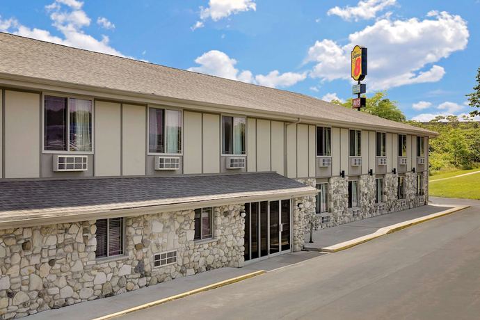 Imagen general del Hotel Super 8 By Wyndham Sturgeon Bay. Foto 1