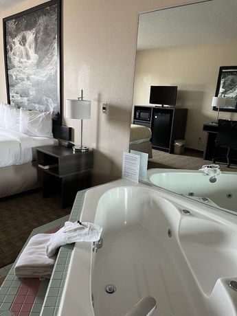 Imagen de la habitación del Hotel Super 8 By Wyndham Sturgis. Foto 13