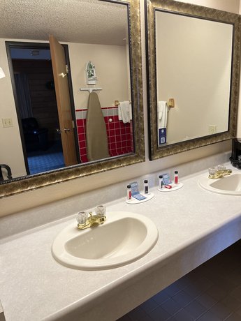 Imagen de la habitación del Hotel Super 8 By Wyndham Sturgis. Foto 15