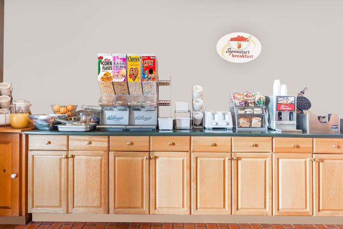 Imagen del bar/restaurante del Hotel Super 8 By Wyndham Sudbury On. Foto 3