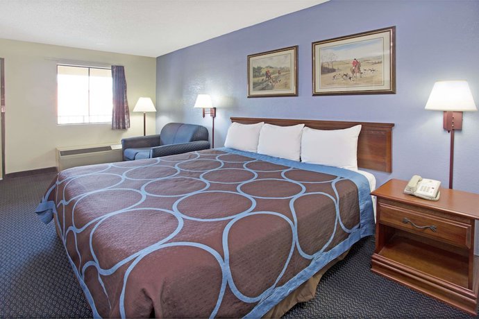 Imagen de la habitación del Hotel Super 8 By Wyndham Suwanee. Foto 4