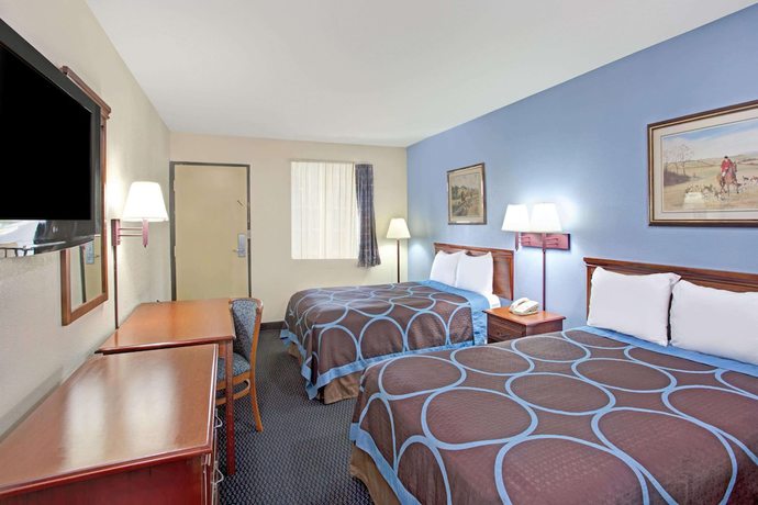 Imagen de la habitación del Hotel Super 8 By Wyndham Suwanee. Foto 6