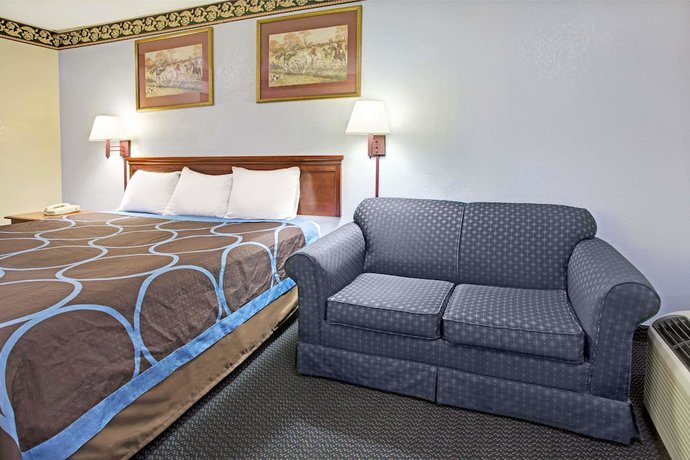 Imagen de la habitación del Hotel Super 8 By Wyndham Suwanee. Foto 9