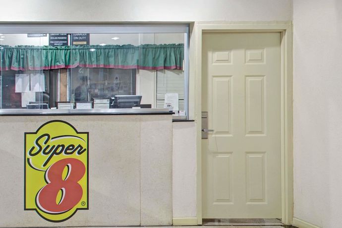Imagen de los interiores del Hotel Super 8 By Wyndham Suwanee. Foto 13