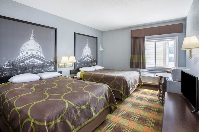 Imagen de la habitación del Hotel Super 8 By Wyndham Sweet Springs. Foto 10