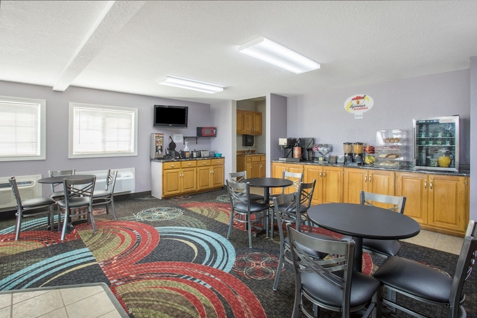 Imagen del bar/restaurante del Hotel Super 8 By Wyndham Sweet Springs. Foto 3