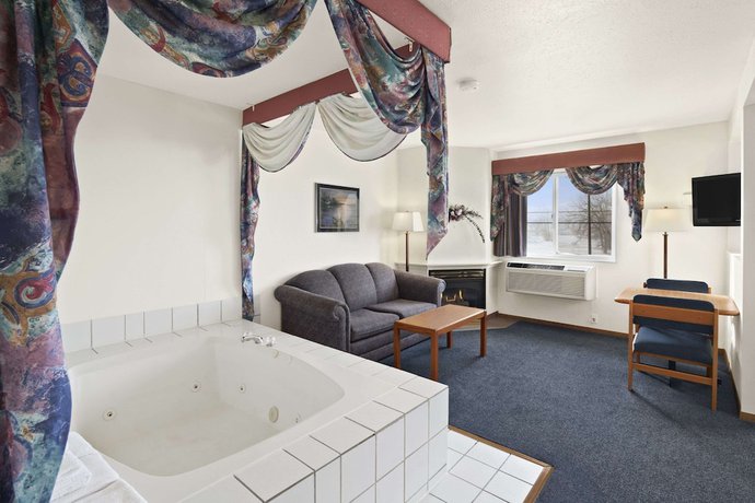 Imagen de la habitación del Hotel Super 8 By Wyndham Swift Current. Foto 8