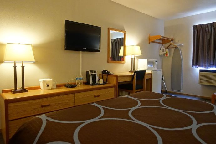 Imagen de la habitación del Hotel Super 8 By Wyndham Swift Current. Foto 13