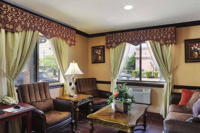 Imagen de los interiores del Hotel Super 8 By Wyndham Taylor/detroit Area. Foto 11