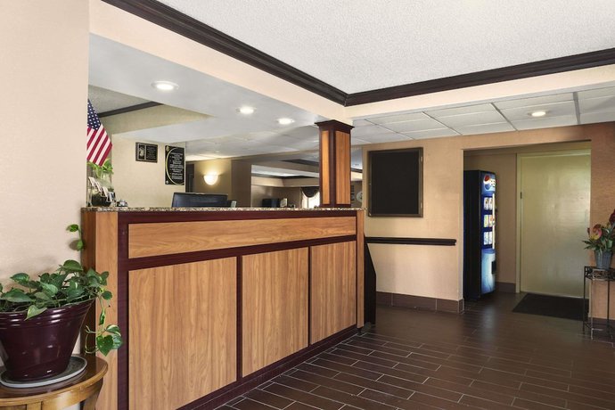 Imagen de los interiores del Hotel Super 8 By Wyndham Taylor/detroit Area. Foto 12