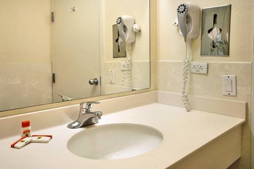 Imagen de la habitación del Hotel Super 8 By Wyndham Tempe/asu/airport. Foto 9