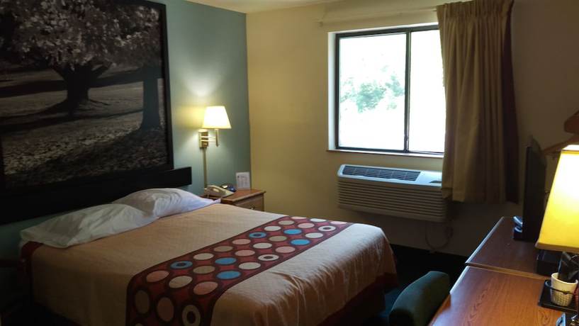Imagen de la habitación del Hotel Super 8 By Wyndham Thurmont. Foto 8