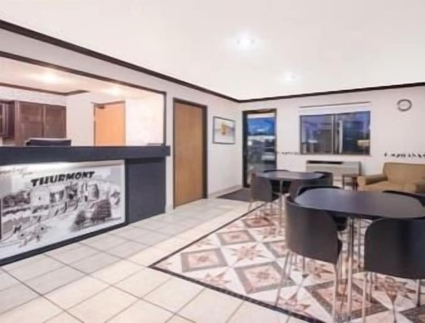 Imagen de los interiores del Hotel Super 8 By Wyndham Thurmont. Foto 18