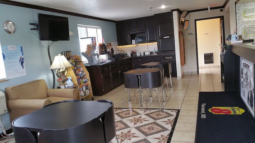 Imagen de los interiores del Hotel Super 8 By Wyndham Thurmont. Foto 20