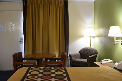 Imagen de la habitación del Hotel Super 8 By Wyndham Tifton. Foto 8