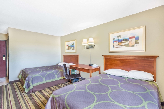 Imagen de la habitación del Hotel Super 8 By Wyndham Tilton/lake Winnipesaukee. Foto 2