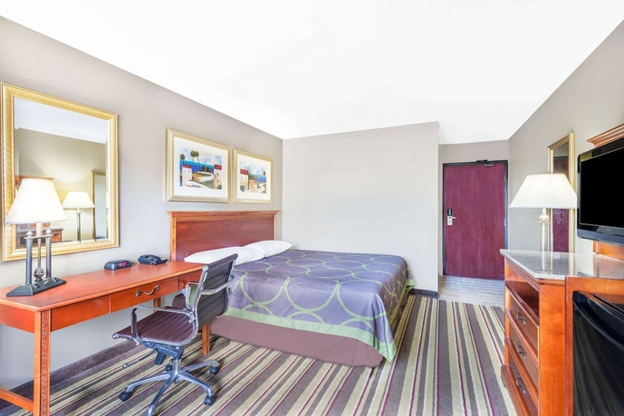 Imagen de la habitación del Hotel Super 8 By Wyndham Tilton/lake Winnipesaukee. Foto 4