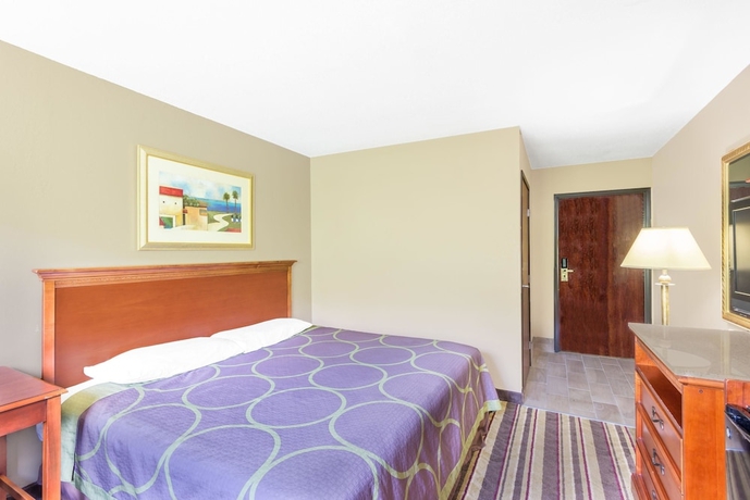 Imagen de la habitación del Hotel Super 8 By Wyndham Tilton/lake Winnipesaukee. Foto 7