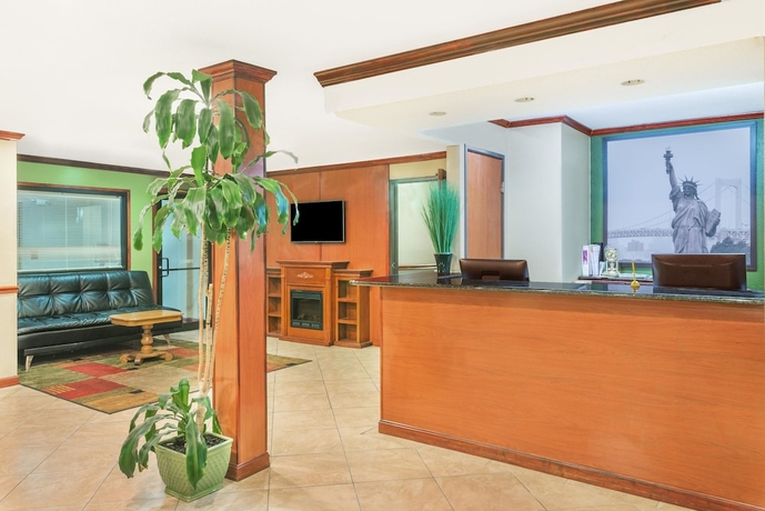 Imagen de los interiores del Hotel Super 8 By Wyndham Tilton/lake Winnipesaukee. Foto 18