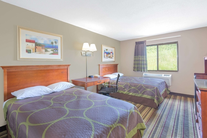 Imagen de la habitación del Hotel Super 8 By Wyndham Tilton/lake Winnipesaukee. Foto 10