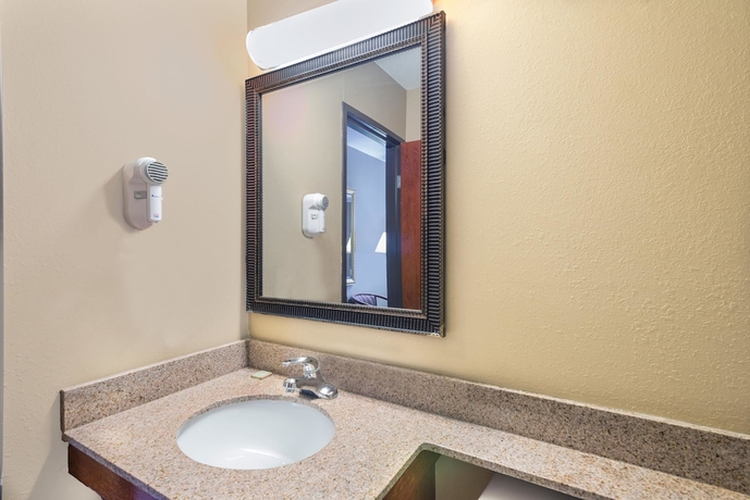 Imagen de la habitación del Hotel Super 8 By Wyndham Tilton/lake Winnipesaukee. Foto 15