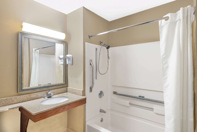Imagen de la habitación del Hotel Super 8 By Wyndham Tilton/lake Winnipesaukee. Foto 17