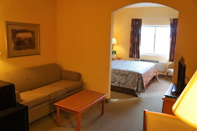 Imagen de la habitación del Hotel Super 8 By Wyndham Topeka At Forbes Landing. Foto 4