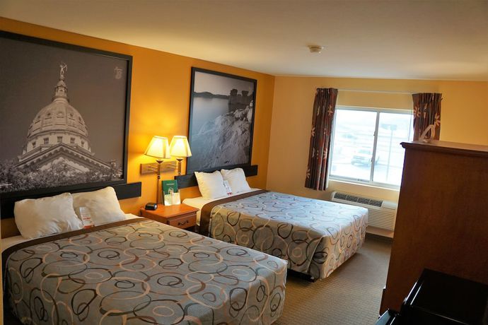 Imagen de la habitación del Hotel Super 8 By Wyndham Topeka At Forbes Landing. Foto 5