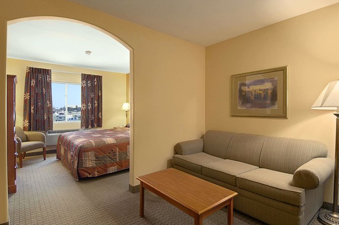 Imagen de la habitación del Hotel Super 8 By Wyndham Topeka At Forbes Landing. Foto 7