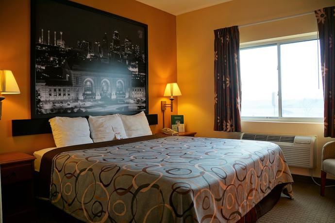 Imagen de la habitación del Hotel Super 8 By Wyndham Topeka At Forbes Landing. Foto 9