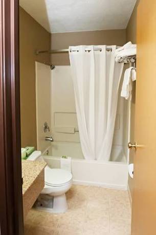 Imagen de la habitación del Hotel Super 8 By Wyndham Topeka/wanamaker Rd/i-70. Foto 6