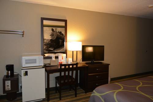Imagen de la habitación del Hotel Super 8 By Wyndham Topeka/wanamaker Rd/i-70. Foto 8