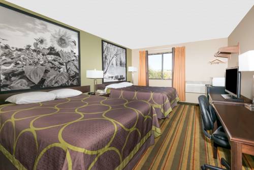Imagen de la habitación del Hotel Super 8 By Wyndham Topeka/wanamaker Rd/i-70. Foto 10