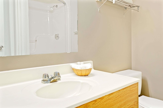 Imagen de la habitación del Hotel Super 8 By Wyndham Toronto East On. Foto 11