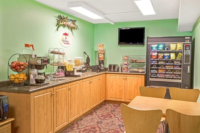 Imagen del bar/restaurante del Hotel Super 8 By Wyndham Toronto East On. Foto 3