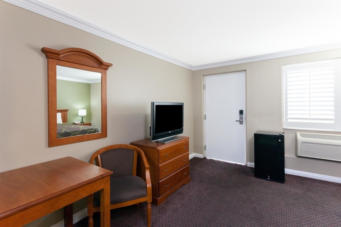 Imagen de la habitación del Hotel Super 8 By Wyndham Torrance Lax Airport Area. Foto 7