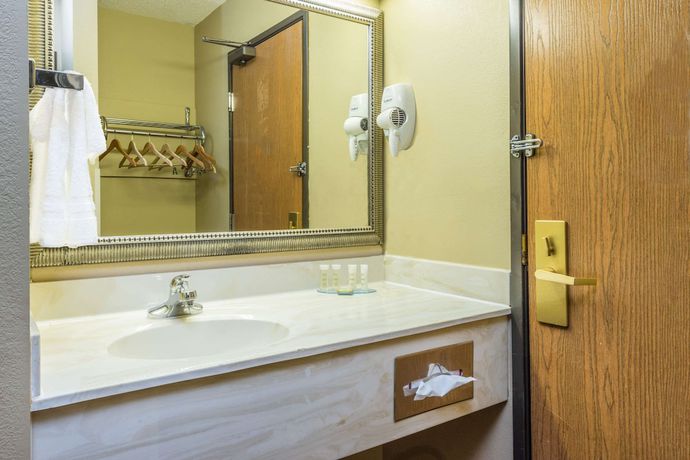 Imagen de la habitación del Hotel Super 8 By Wyndham Troy Il/st. Louis Area. Foto 4