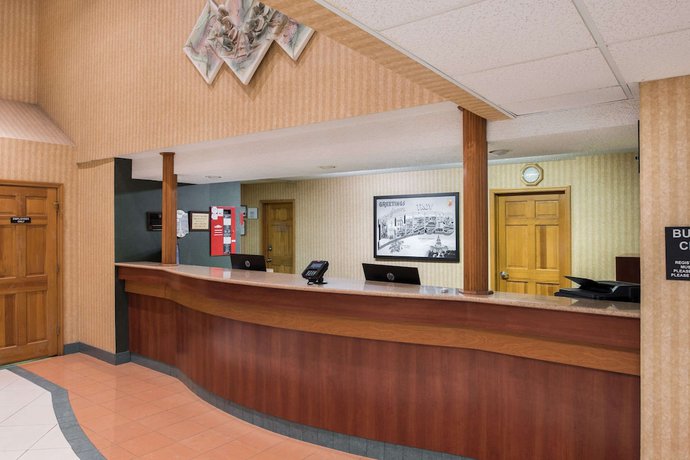 Imagen de los interiores del Hotel Super 8 By Wyndham Troy Il/st. Louis Area. Foto 11