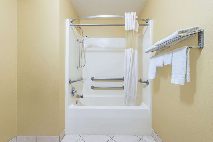 Imagen de la habitación del Hotel Super 8 By Wyndham Troy Il/st. Louis Area. Foto 9