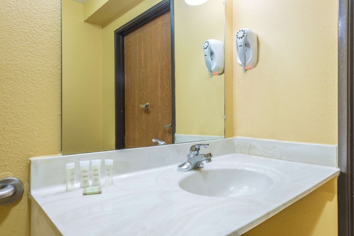 Imagen de la habitación del Hotel Super 8 By Wyndham Troy Il/st. Louis Area. Foto 10