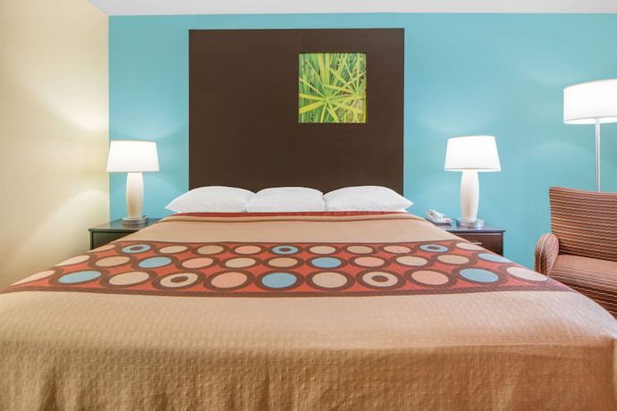 Imagen de la habitación del Hotel Super 8 By Wyndham Tulsa. Foto 3