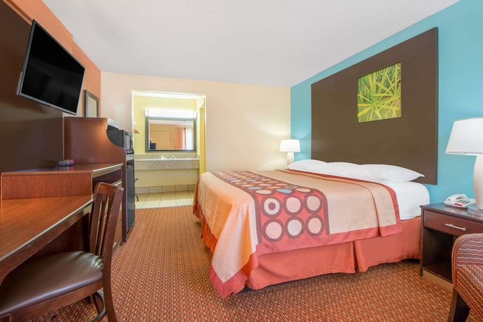 Imagen de la habitación del Hotel Super 8 By Wyndham Tulsa. Foto 4