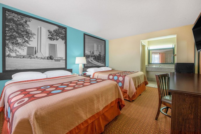 Imagen de la habitación del Hotel Super 8 By Wyndham Tulsa. Foto 8