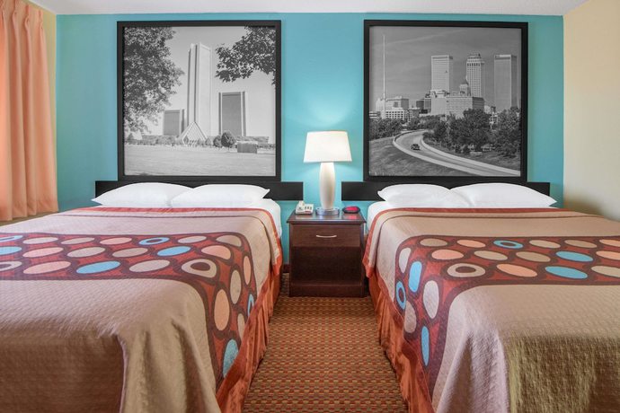 Imagen de la habitación del Hotel Super 8 By Wyndham Tulsa. Foto 9