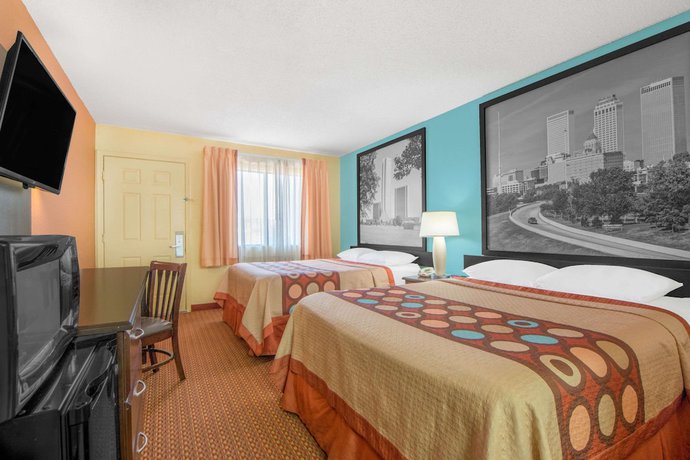 Imagen de la habitación del Hotel Super 8 By Wyndham Tulsa. Foto 10
