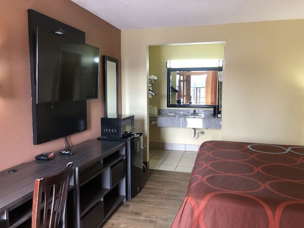 Imagen de la habitación del Hotel Super 8 By Wyndham Tulsa. Foto 12